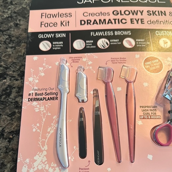 Japanese Flawless Face Kit - NEW - Picture 2 of 7